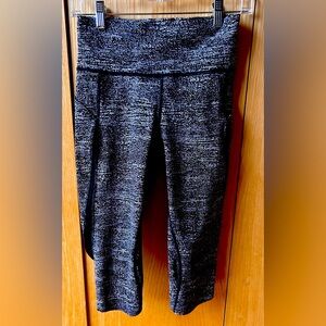 Lululemon size 6 capris EUC